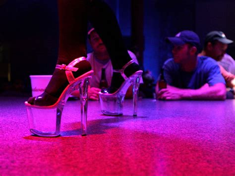 Striptease/Lapdance Find a prostitute Jyllinge